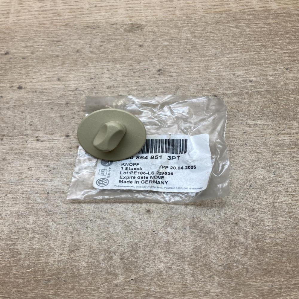 3D0864851   Floor mat clip fixing clamp Volkswagen PASSAT B5.5