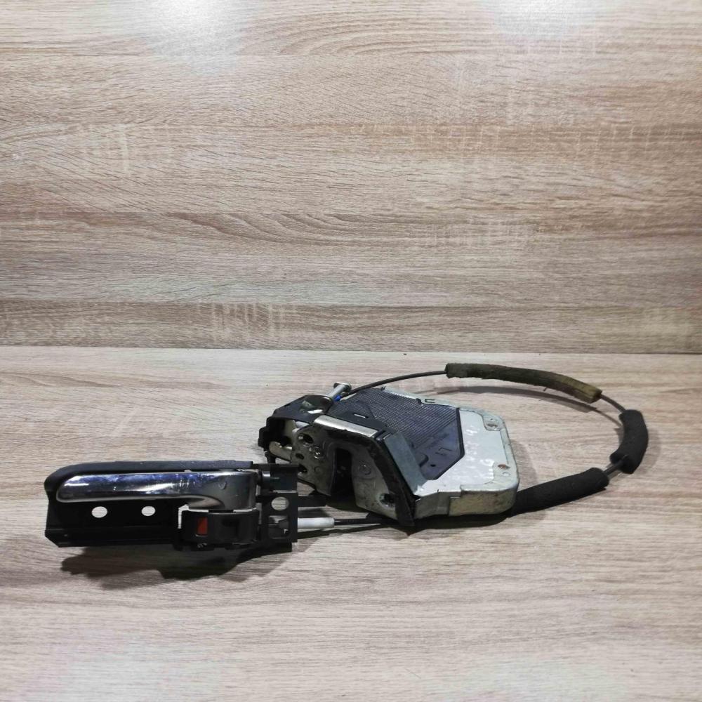 6f2200 Y4  Front door lock Toyota Avensis T250