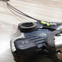 6e1604 y4 Avensis Front door lock Toyota Avensis T250