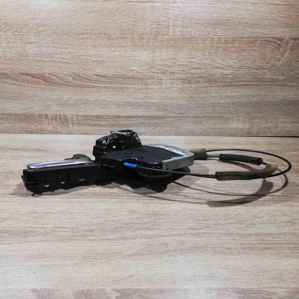 7l2100 y4 a046698 Front door lock Lexus IS 220D-250-350