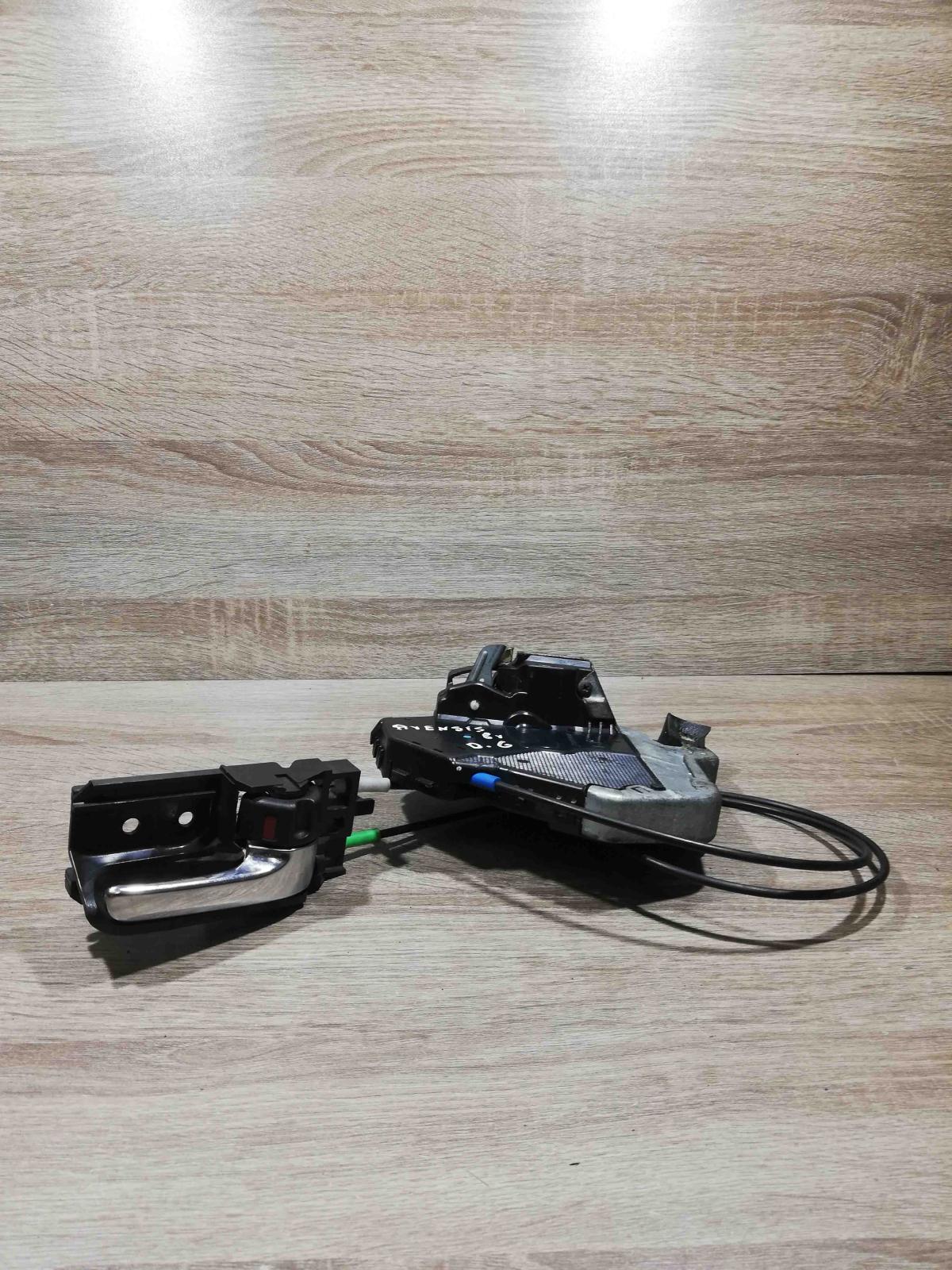 8a1909 z6 a046698 Rear door lock Toyota Avensis T250
