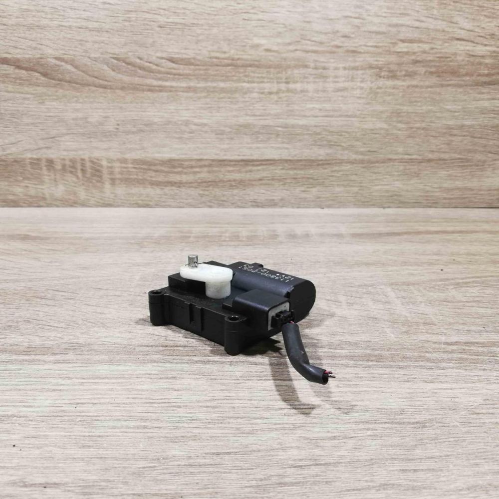 113800 2051   Air flap motor/actuator Toyota Verso