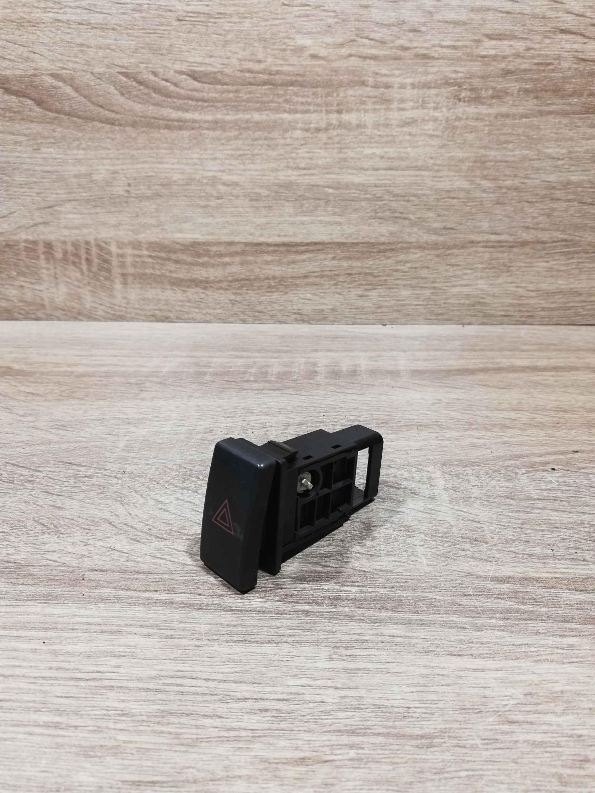 157963 tr9503  Hazard light switch Toyota Avensis T250