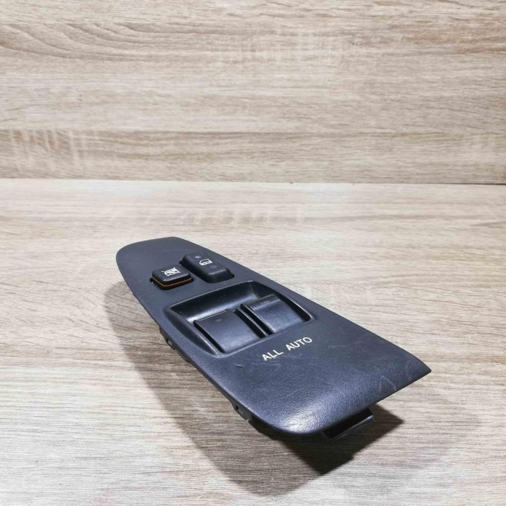 54035147 84802 05200 b0 sm4967 Electric window control switch Toyota Avensis T25