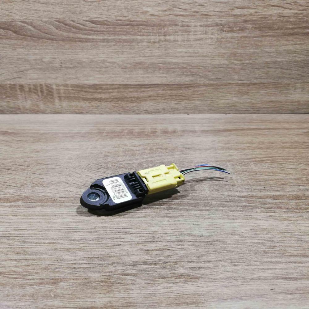 89831 02020   Airbag deployment crash/impact sensor Toyota Corolla E120 E130