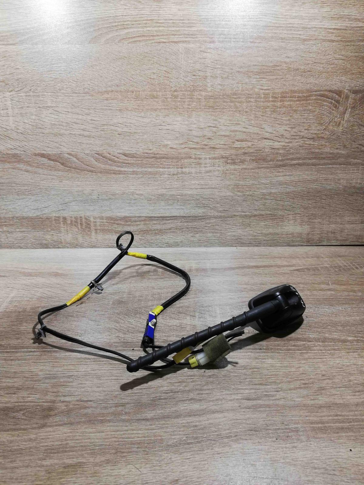 v3 01659e   Radio antenna Nissan Murano Z50