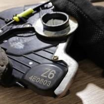 Z6 4e0803 Avensis  Front door lock Toyota Avensis T250