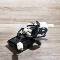 7a08   Front door lock Toyota Avensis T250