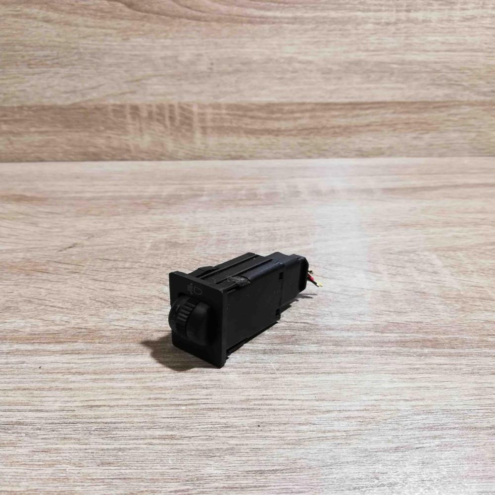 338b01   Headlight level height control switch Toyota Avensis T250