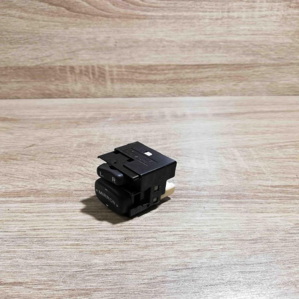 183574   Wing mirror switch Toyota Auris 150