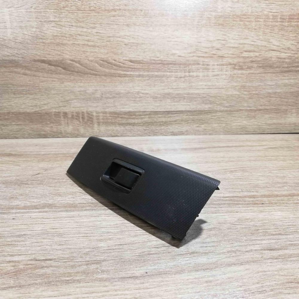 74232 0f030   Electric window control switch Toyota Yaris
