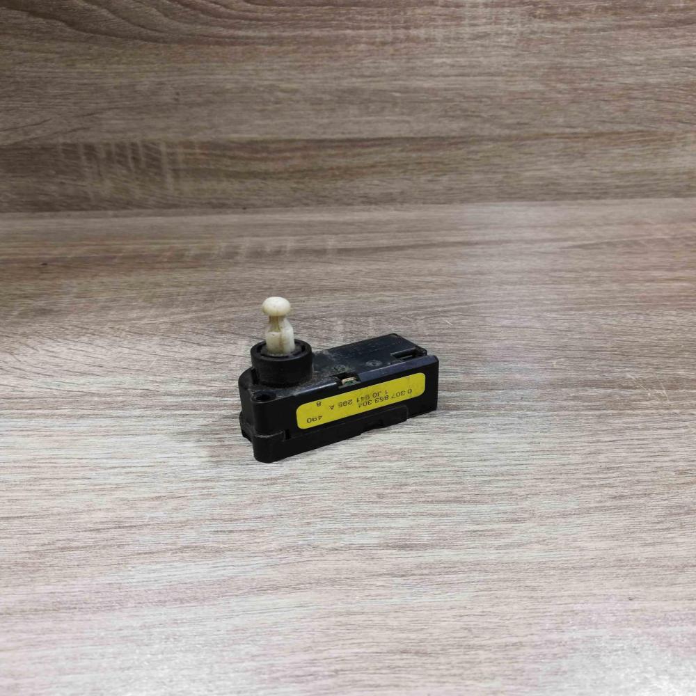 1j0941295a   Headlight level adjustment motor Audi A3 S3 8P
