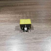 20241043  Yellow Other relay Renault Trafic II (X83)