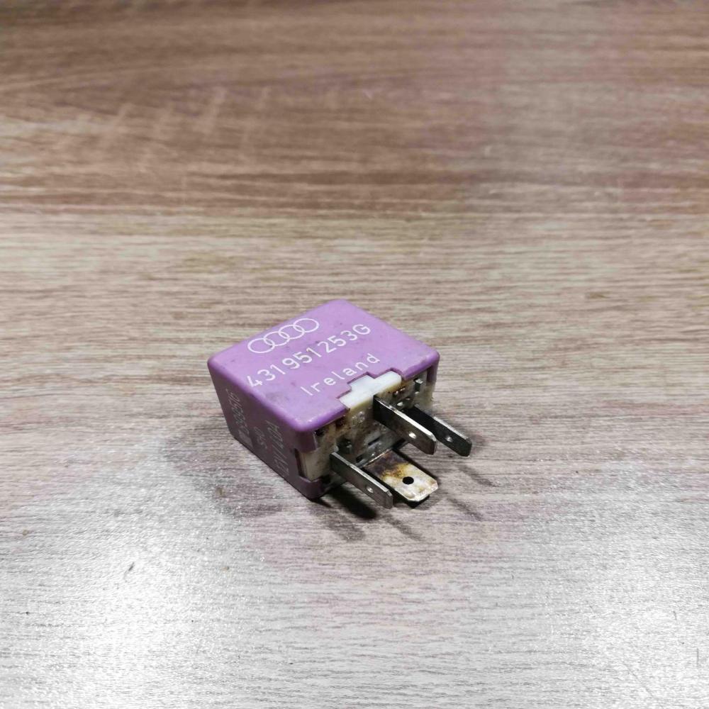 431951253g 899516 381 Pink Other relay Audi A4 S4 B6 8E 8H