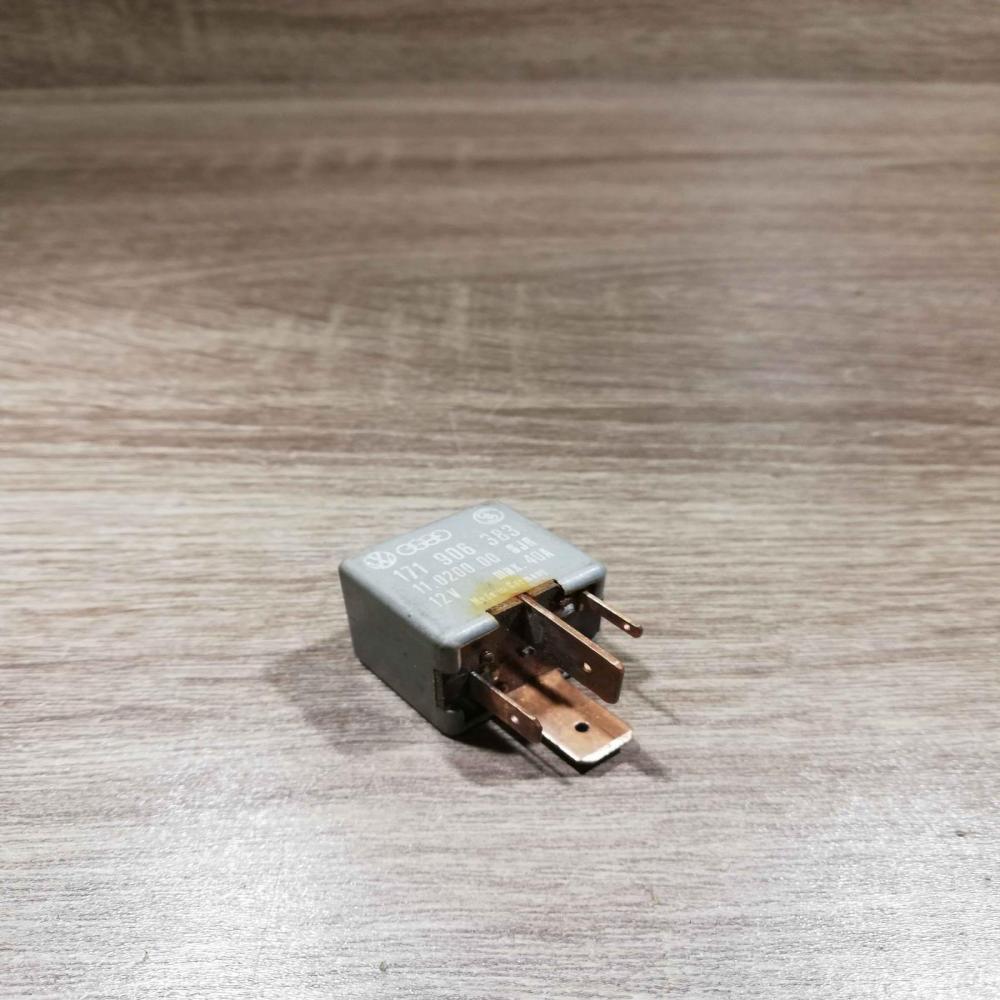 171906383 1 Silver Other relay Volkswagen PASSAT B4
