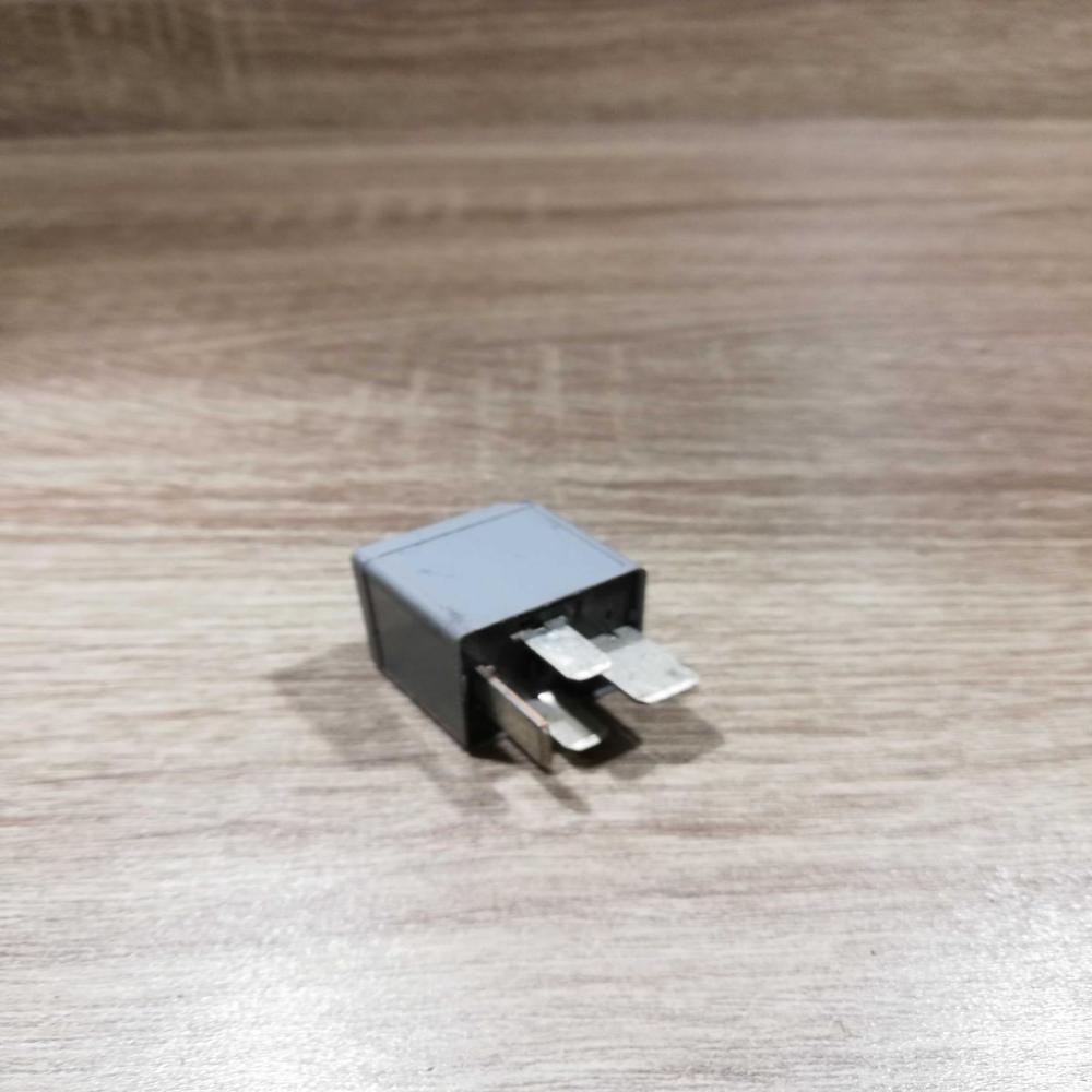 f80b 14b192 aa Silver  Other relay Ford Focus