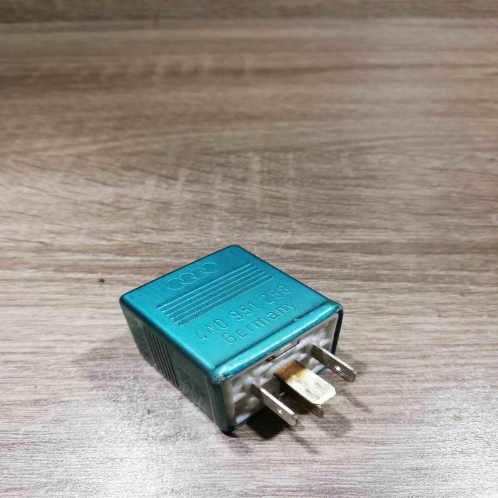 4a0951258 364 Blue Other relay Audi 80 90 S2 B4