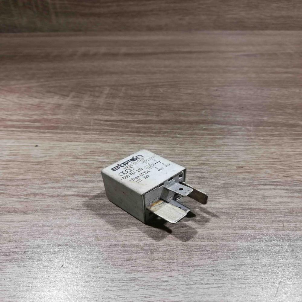 8d0951253 370 White Other relay Volkswagen PASSAT B5.5