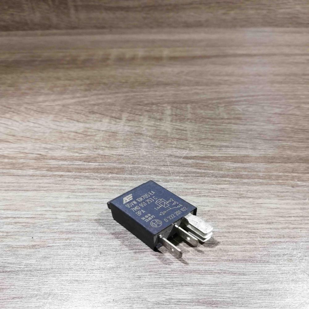 7m0951253c 95vw 10k705 ea 404 Other relay Volkswagen PASSAT B6