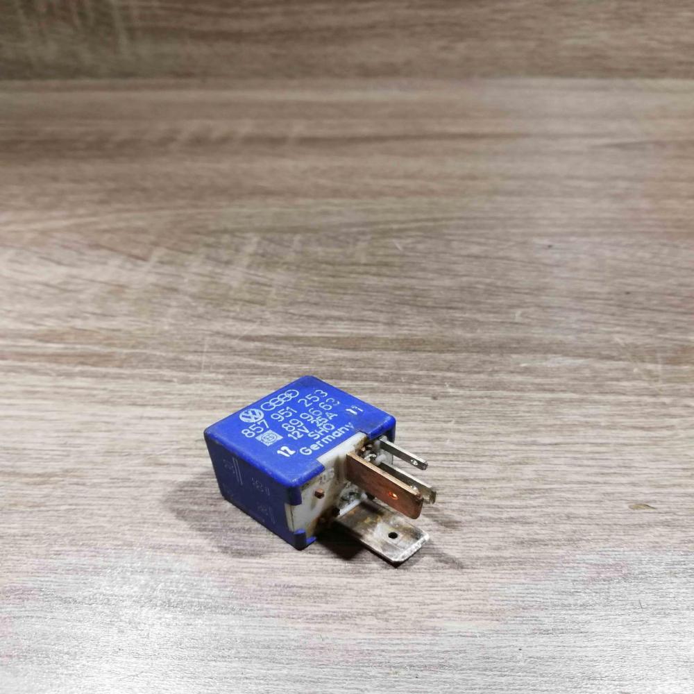 857951253 899663 67 Blue Other relay Volkswagen Golf III