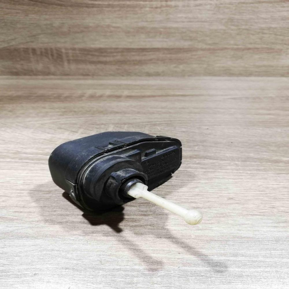 8a0941295 0307851346 004375 53 Headlight level adjustment motor Audi 80 90 S2 B4