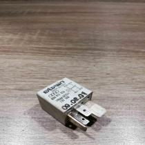 8d0951253 370 White Other relay Audi Q7 4L