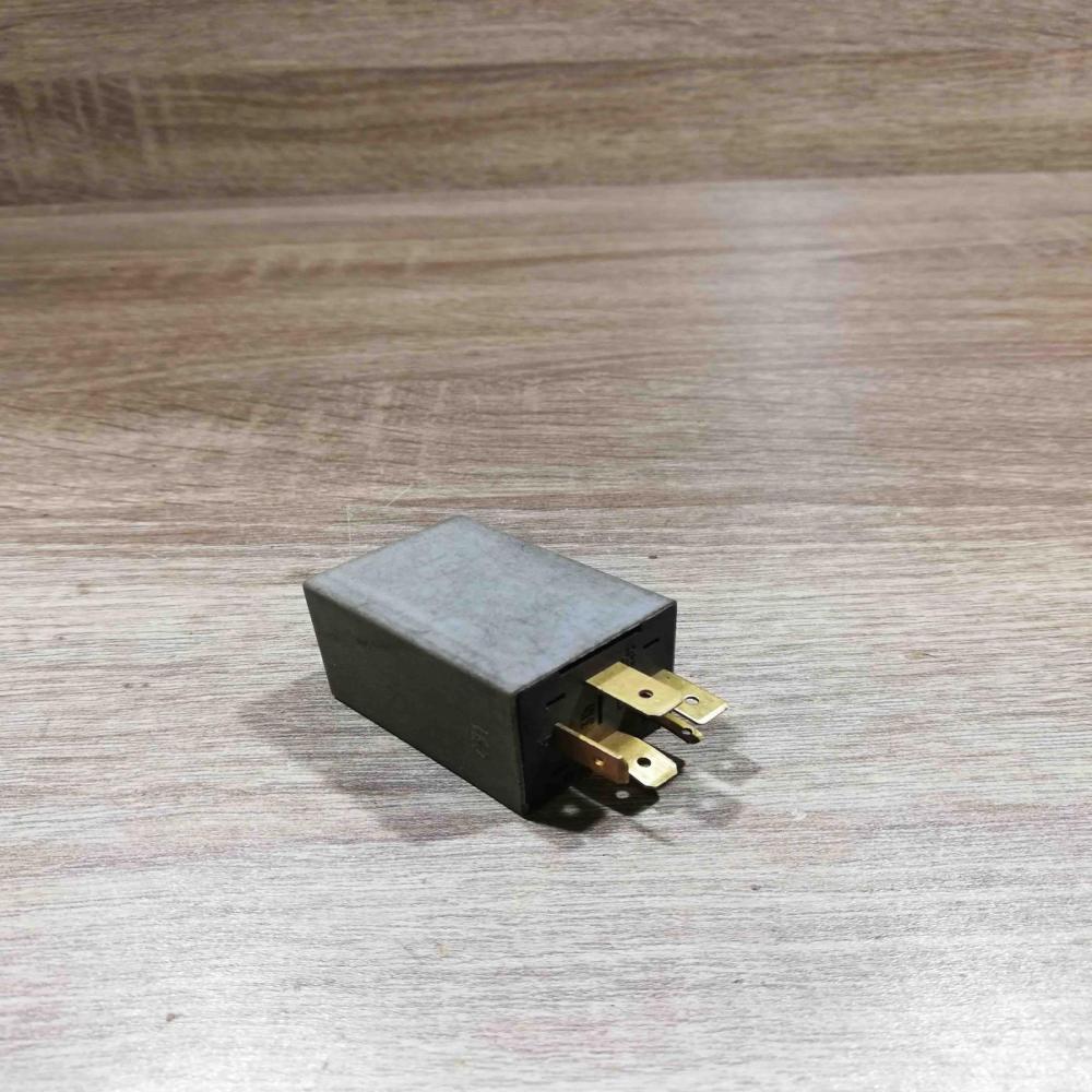 90240092 383 10  Other relay Opel Astra F