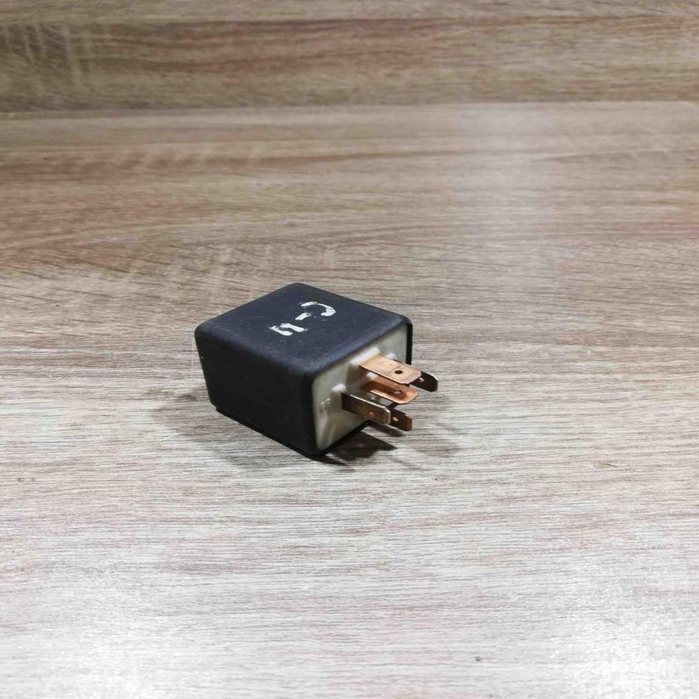 895951254 899970 218 Other relay Audi 100 S4 C4