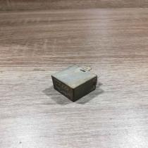 5b 76728   Other relay Volvo V70