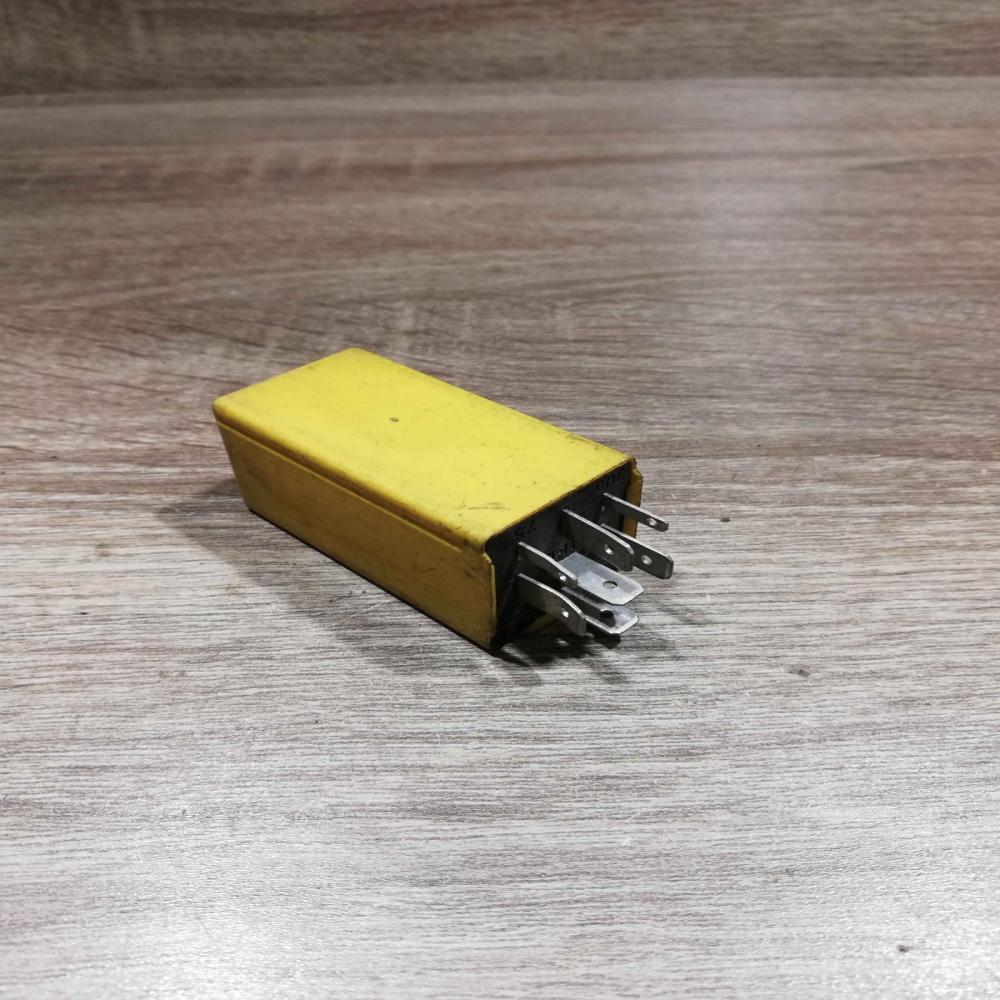 447959875 5ds004 433 01  Other relay Audi 100 200 5000 C3