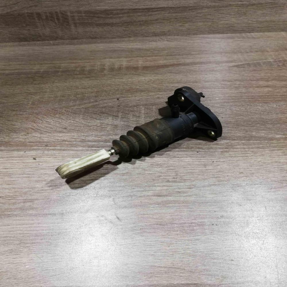 8e1721401ag   Clutch master cylinder Volkswagen PASSAT B5.5