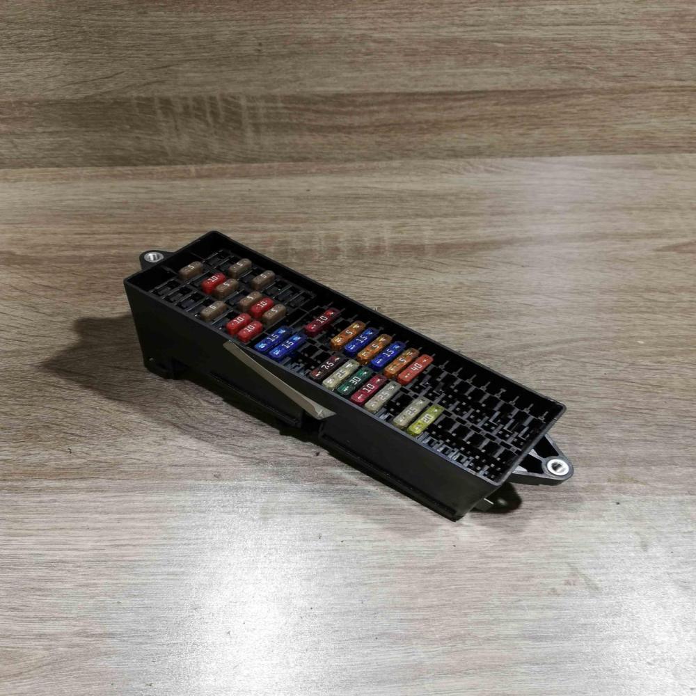 1t1937615 a   Fuse module Volkswagen Caddy