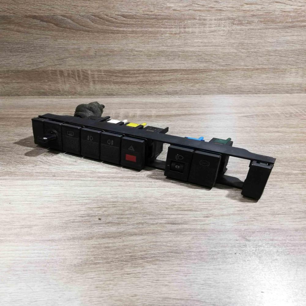 893941503   Fog light switch Audi 100 S4 C4