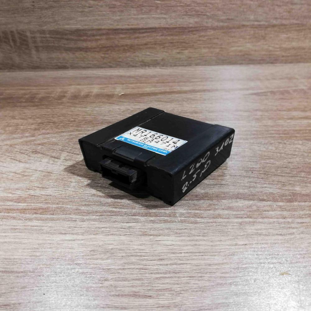mr166014 x4t63471m  Other control units/modules Mitsubishi L200