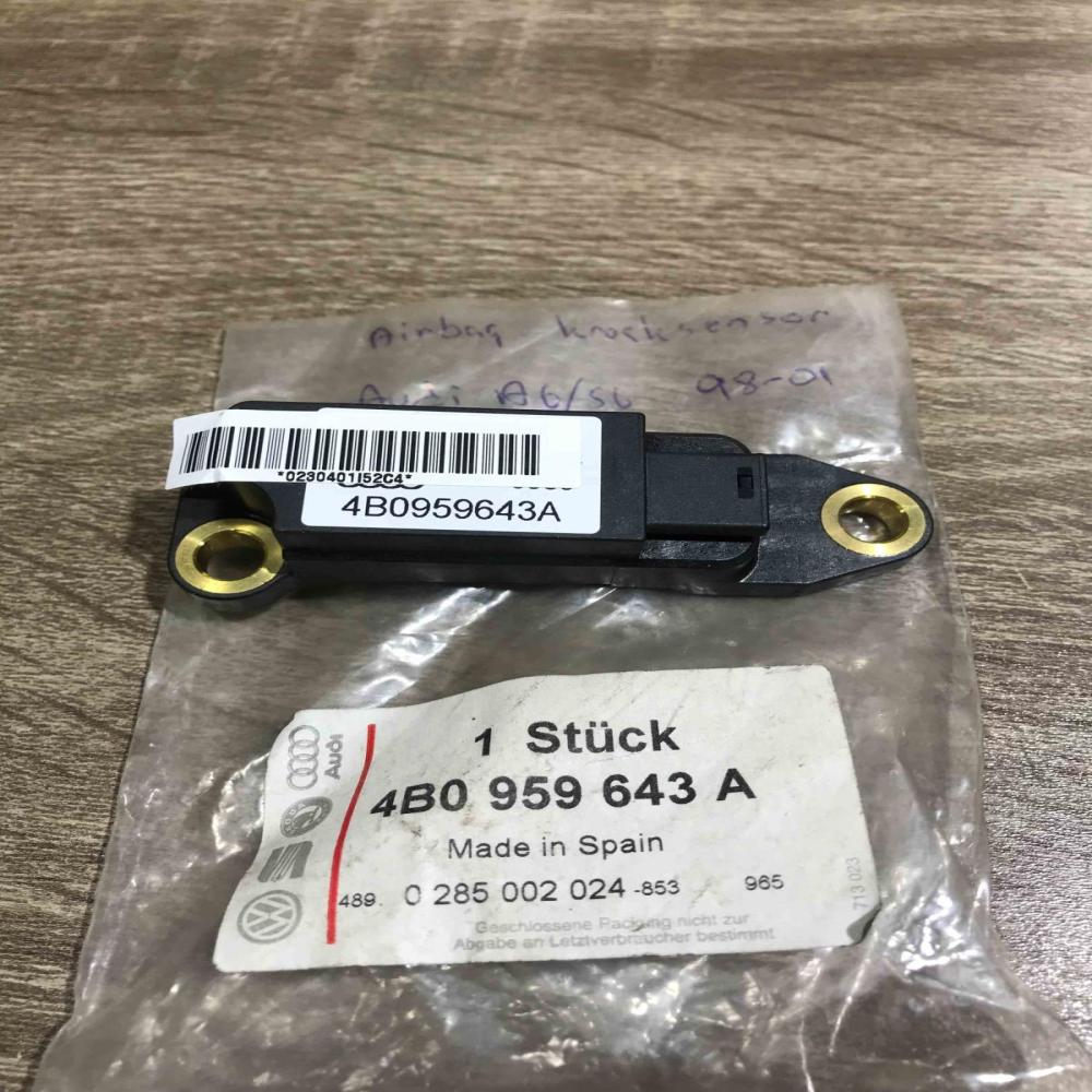 4b0959643a   Airbag deployment crash/impact sensor Audi A6 S6 C5 4B