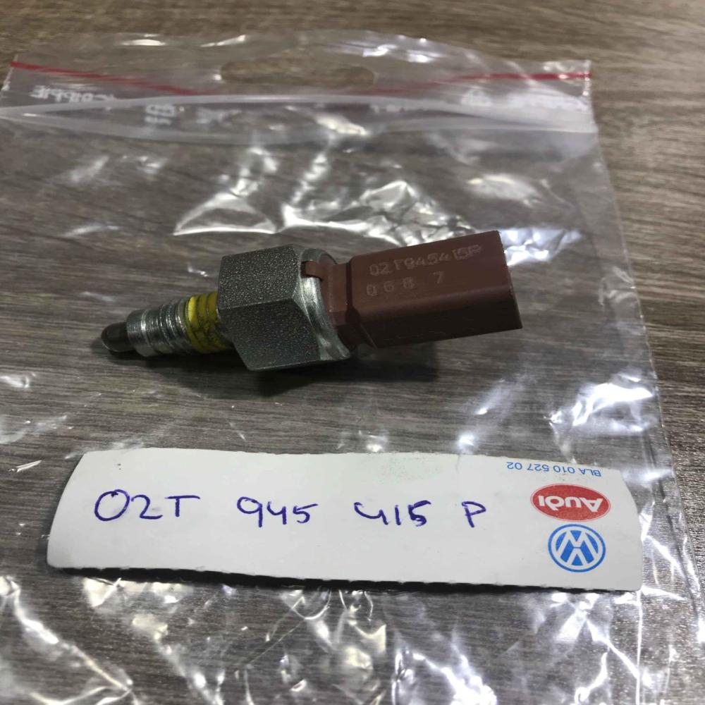 02t945415p   Reversing light switch sensor Volkswagen Golf VI