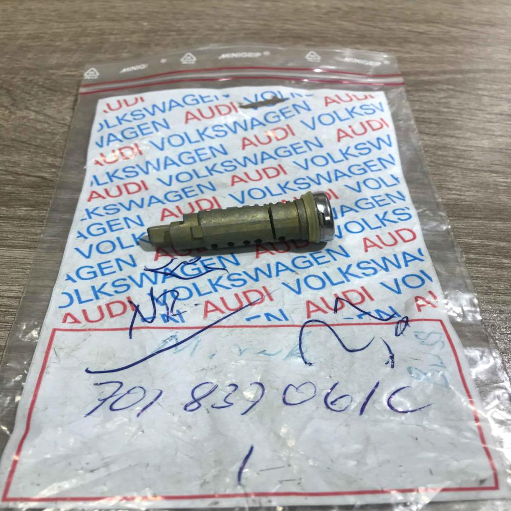 701839061c   Ignition lock Volkswagen Bora