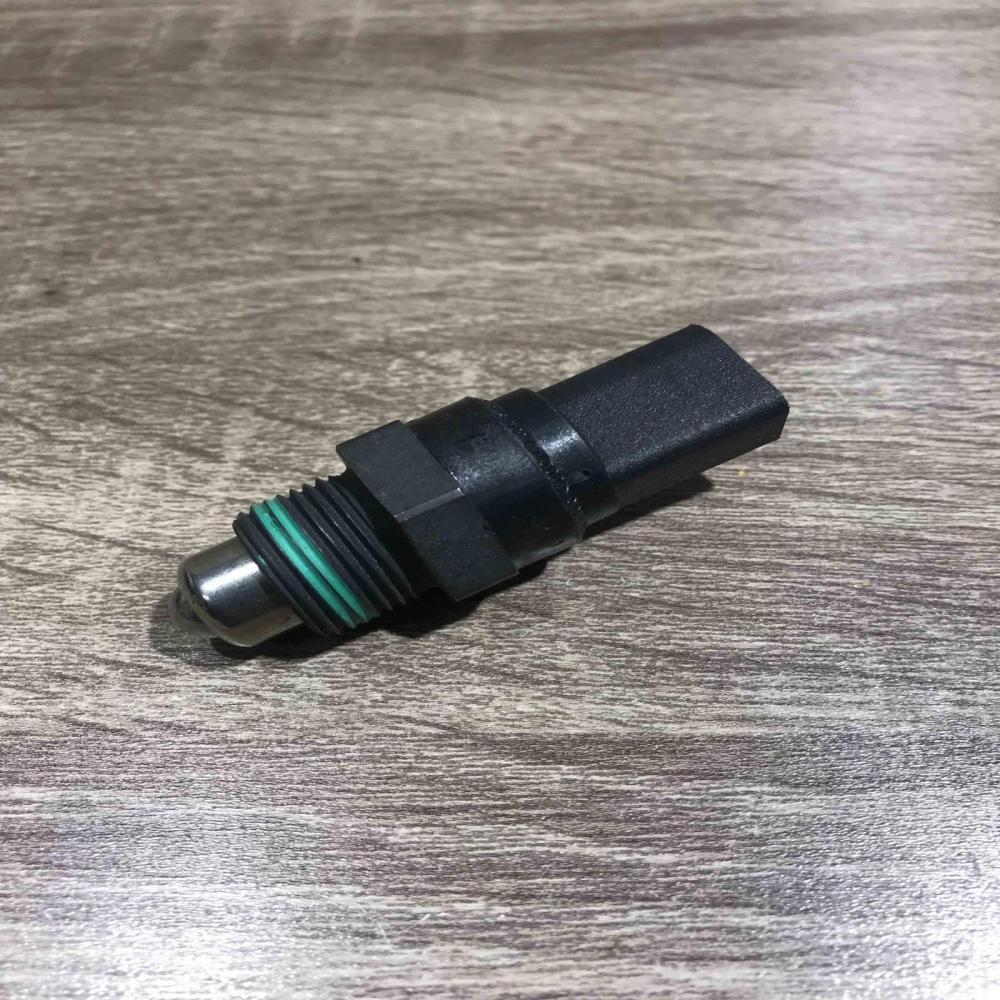 02k945415   Brake pedal sensor switch Volkswagen Golf IV