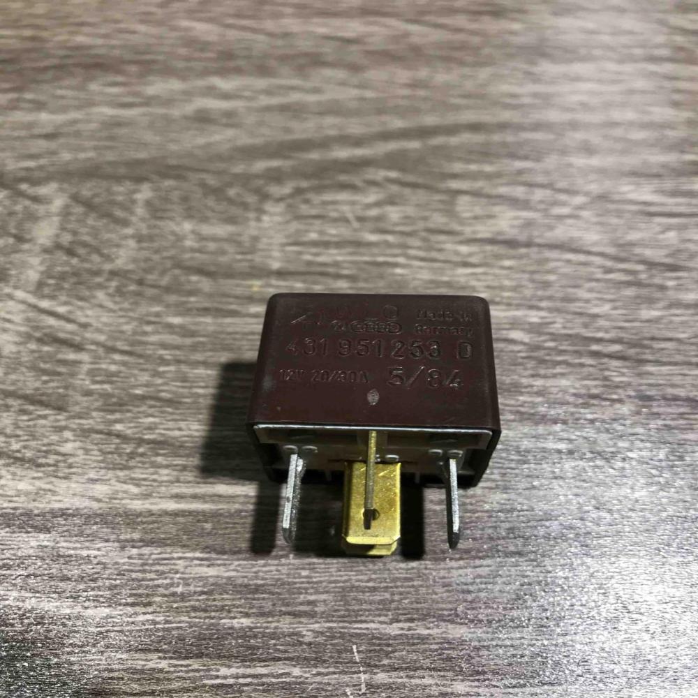 431951253d   Other relay Audi A6 S6 C4 4A