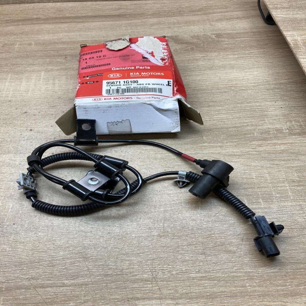 95671 1G100 956711G100  ABS wheel speed sensor KIA Rio