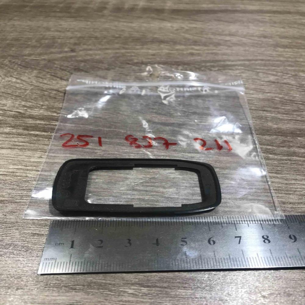 251837211   Front door exterior handle/bracket Volkswagen Transporter - Caravell