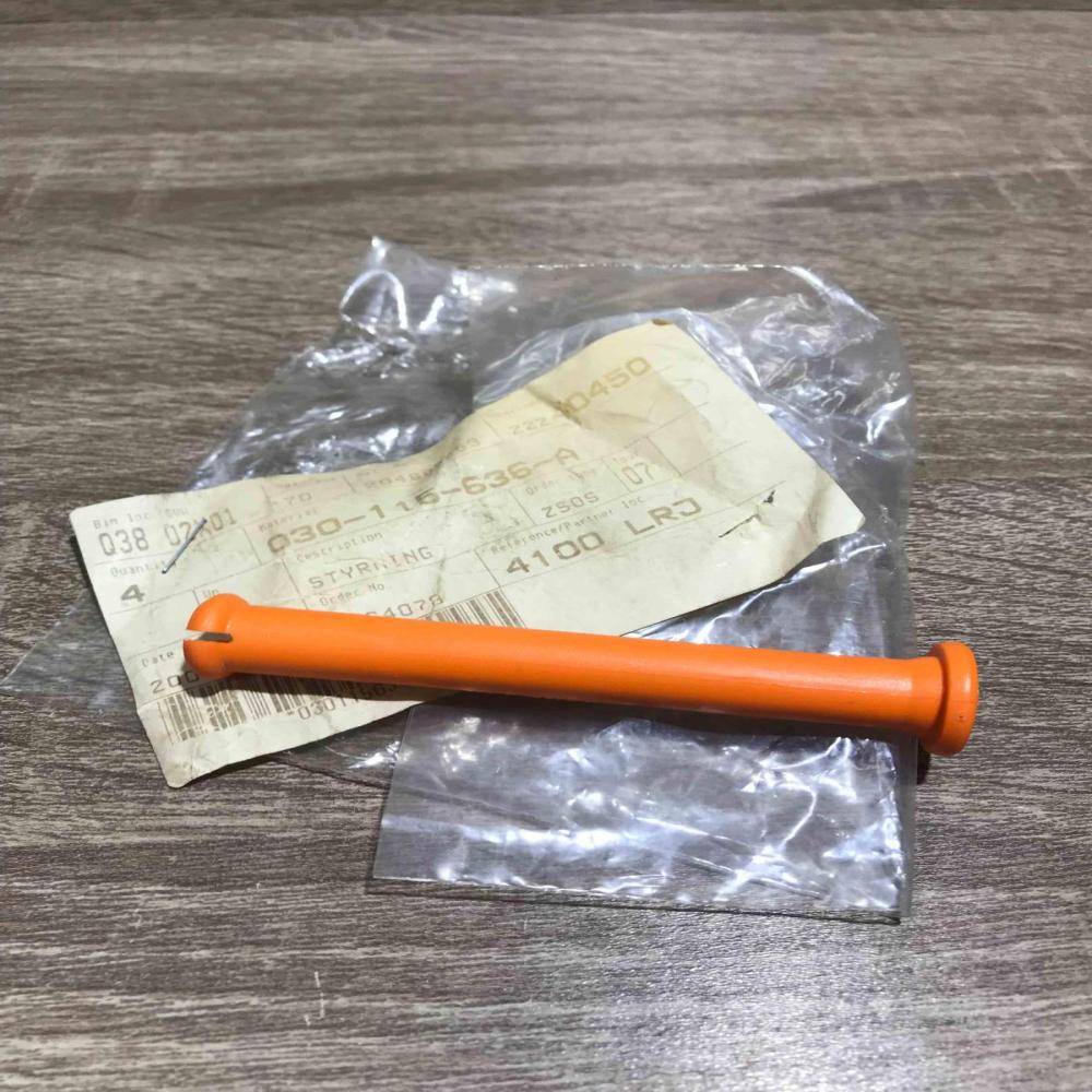 03015636a   Oil level dip stick Volkswagen Caddy