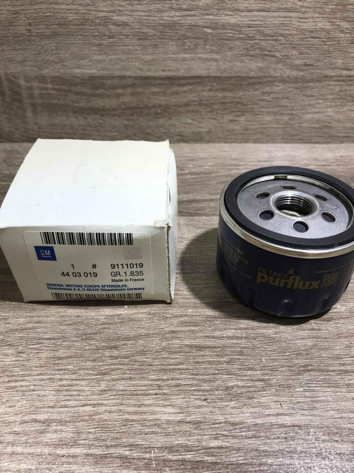 9111019 4403019  Oil filter cover Opel Vivaro