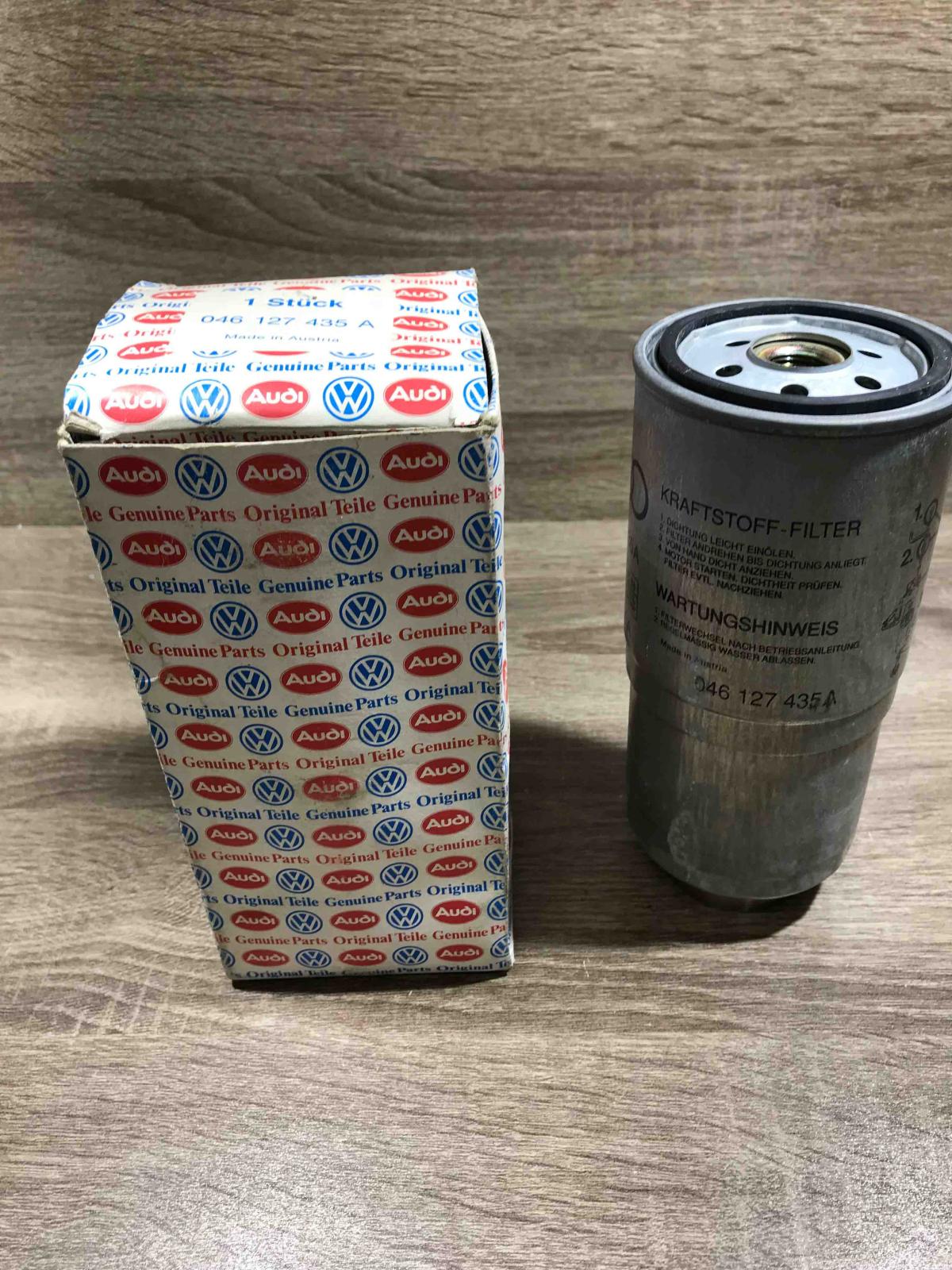 046127435a   Oil filter cover Audi 100 S4 C4