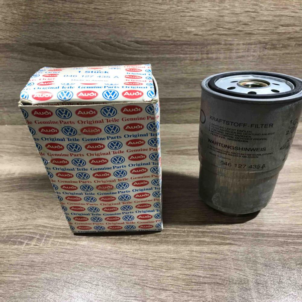 046127435a   Oil filter cover Audi 100 S4 C4