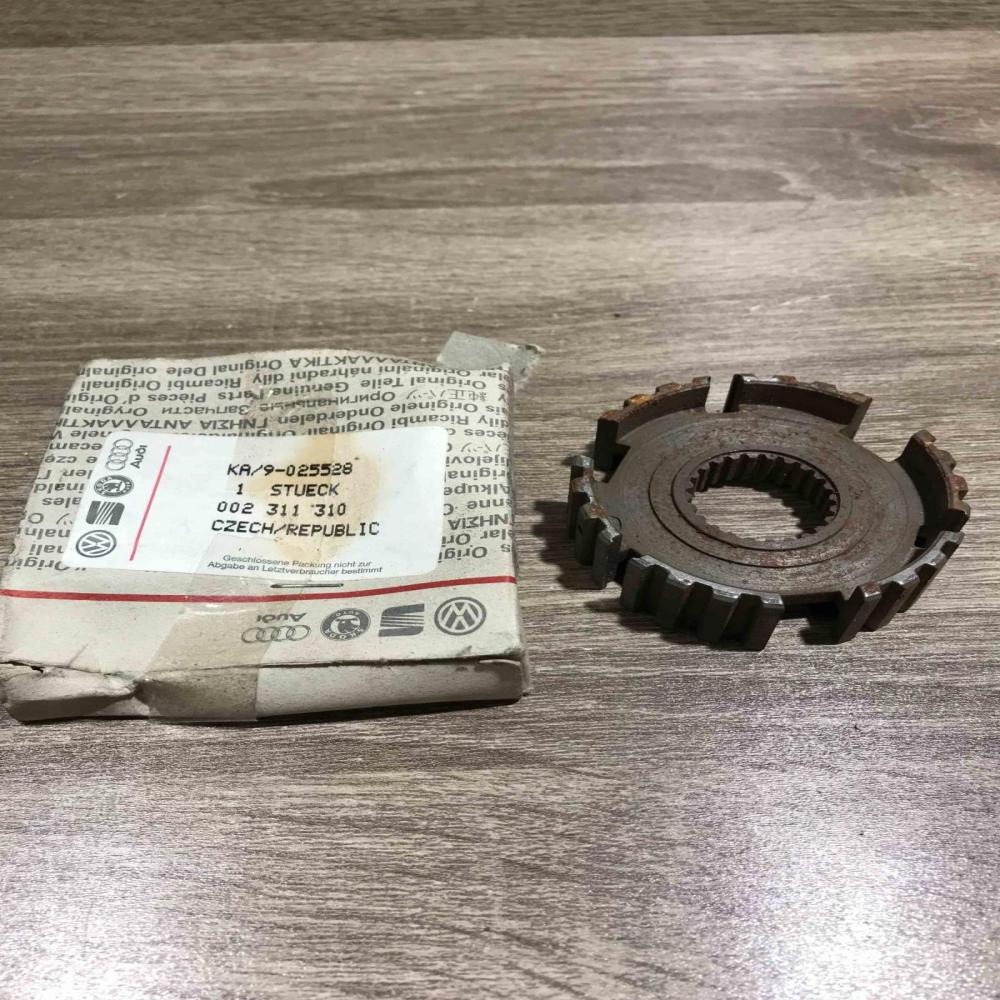 002311310 Body Synchronizer hub  Gearbox/gear shifting Skoda Favorit (781)