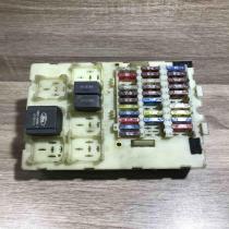 98AG14A073CG   Fuse module Ford Focus