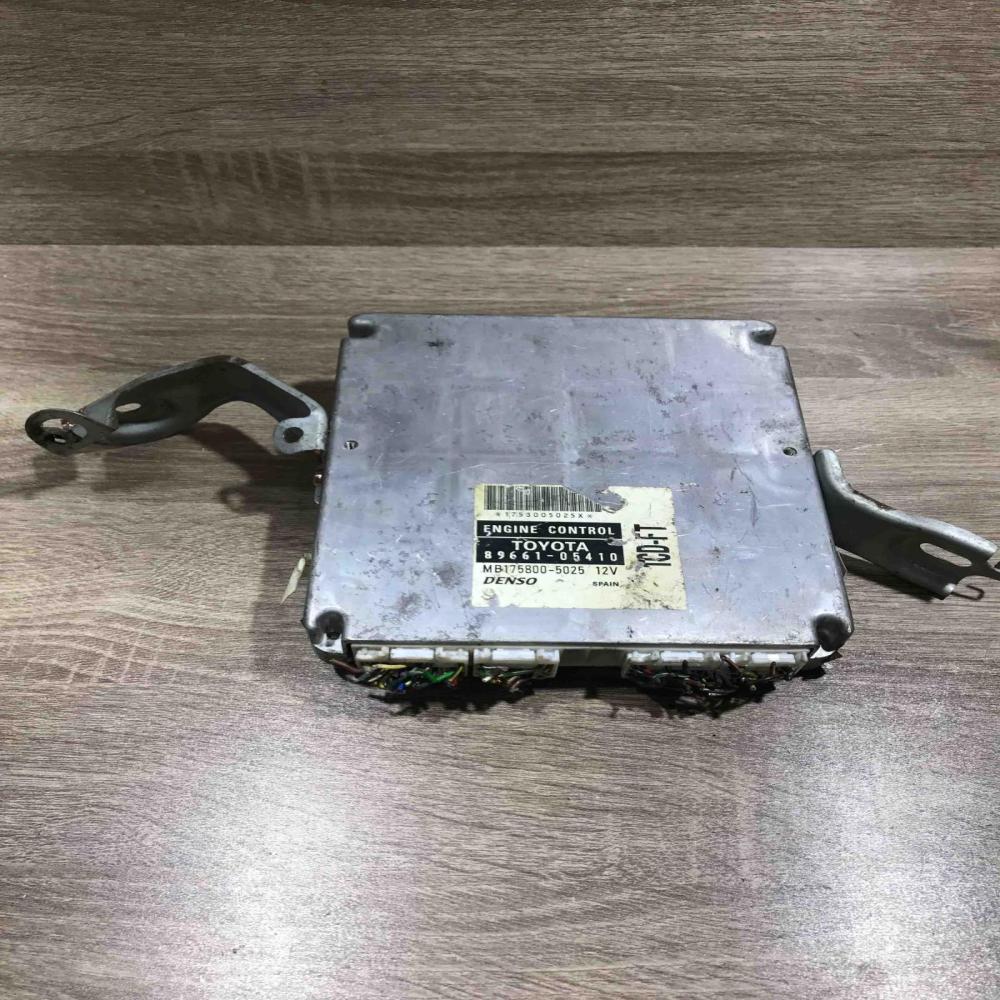 89661 05410   Engine control unit/module ECU Toyota Avensis T220