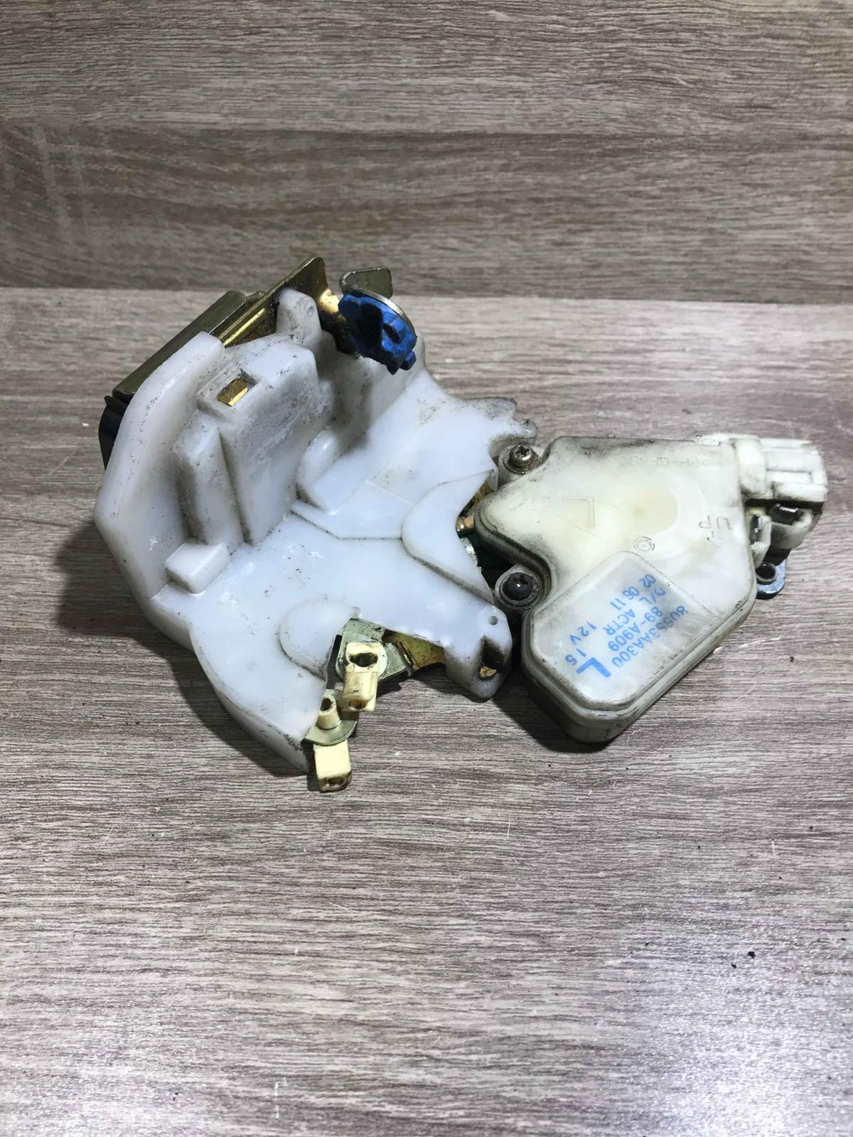 80553aa300 89 a909  Rear door lock Nissan X-Trail T30