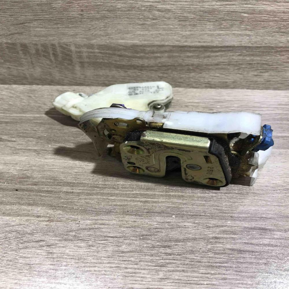 80553aa210 89 a927  Front door lock Nissan X-Trail T30